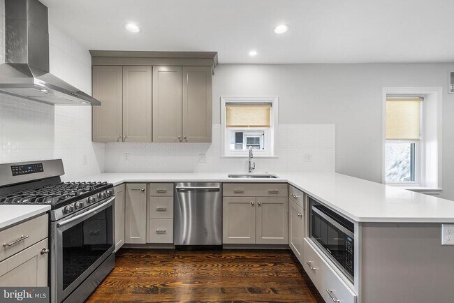 Foto del edificio - 192 Meredith Ave