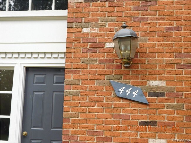 Building Photo - 444 N Fox Hills Dr