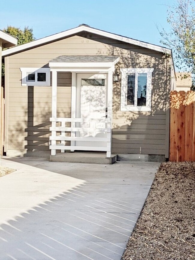 Building Photo - Adorable 1 Bedroom 1 Bath in Seaside