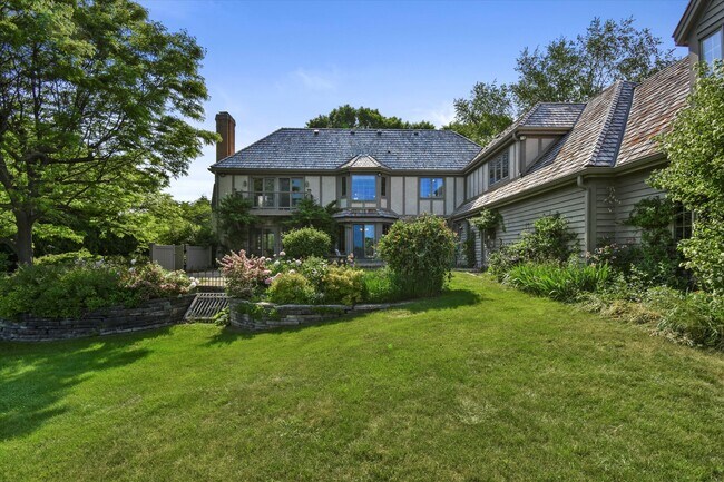 Foto del edificio - 700 Lake Shore Rd