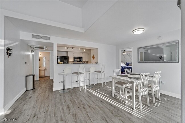 Building Photo - 555 E Silverado Ranch Blvd