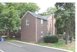 Foto del edificio - 1020-1024 Fox Chase Rd
