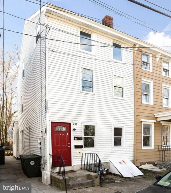 Primary Photo - 212 Jones Ave