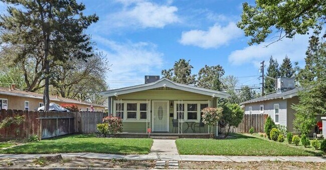 Foto del edificio - Adorable 2 Bedroom 1 Bath Cozy Modesto Home