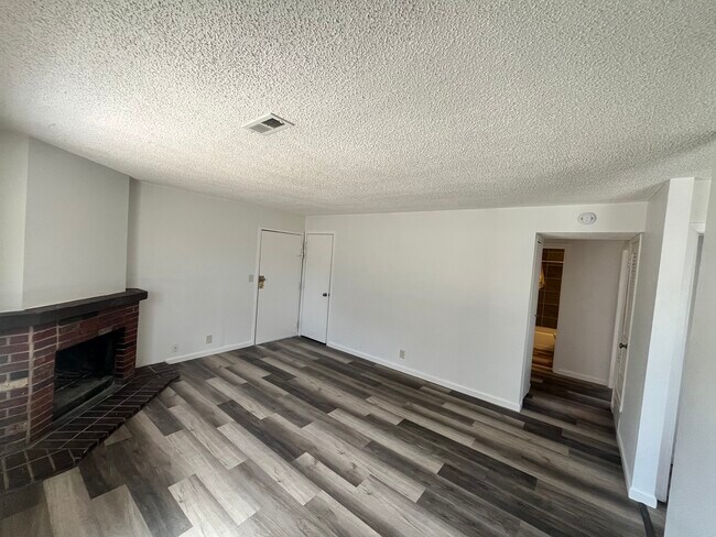 Sala de estar - 3608 Huntington Ave