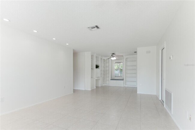 Foto del edificio - 6520 Meadowbrook Ln
