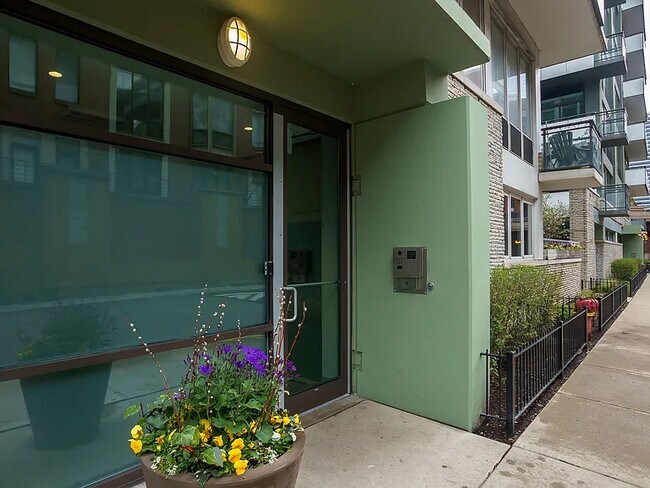 Foto del edificio - 660 W Wayman St