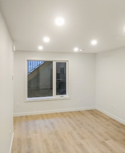 Building Photo - Modern Studio Unit with Private Entrance – Great Access to Downtown