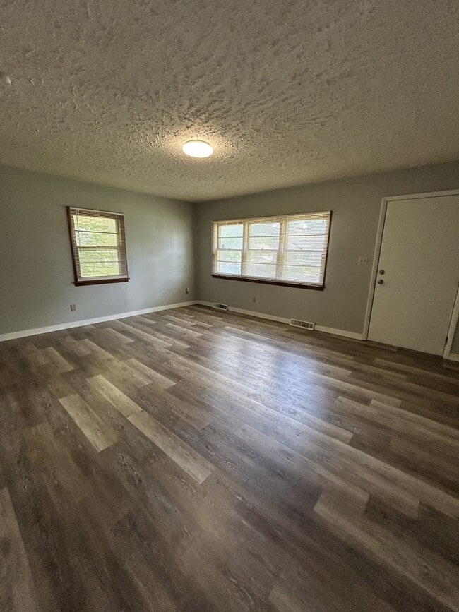 Building Photo - Very Nice 2Br/1Ba House