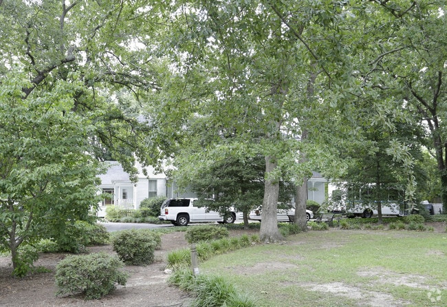 Building Photo - 181 N Fairview Ave
