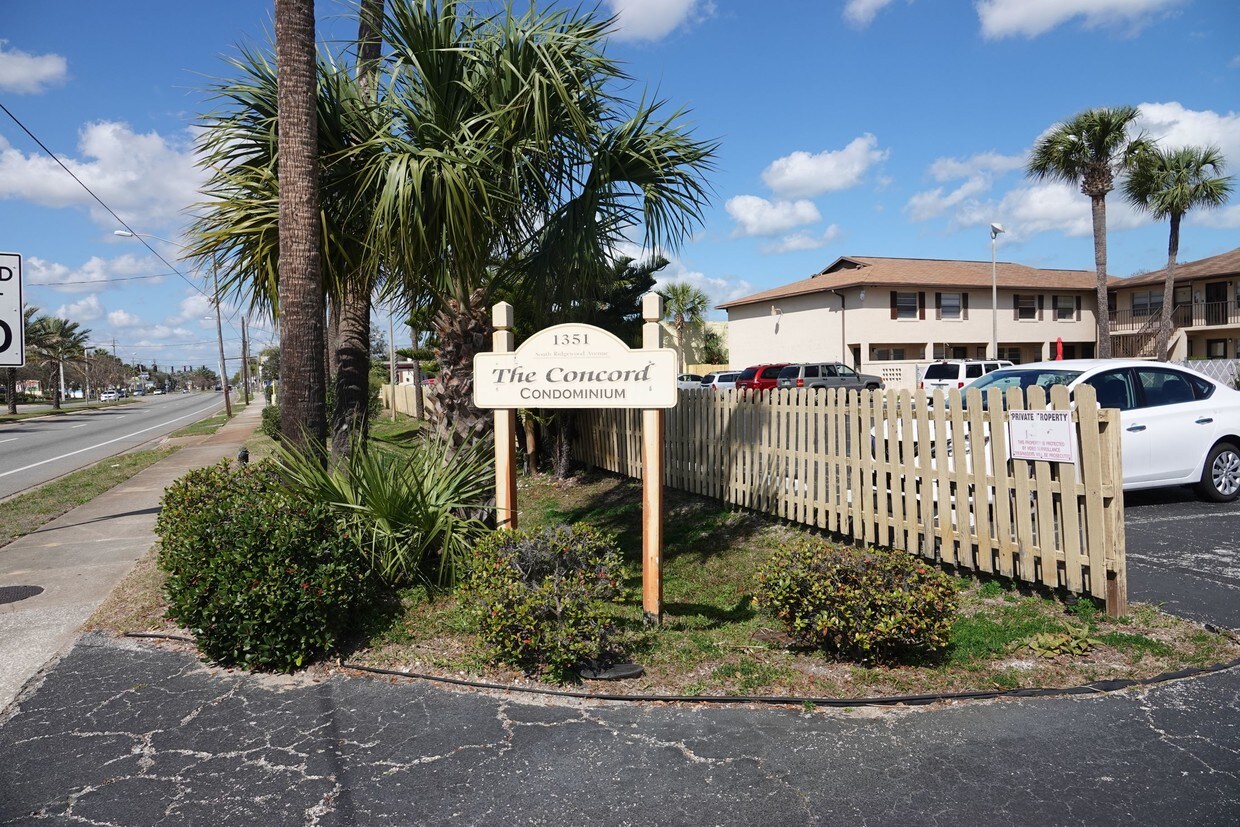 1351 S Ridgewood Ave, Daytona Beach, FL 32114 Condo for Rent in