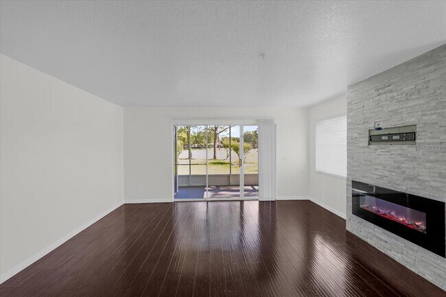 Foto del edificio - 13953 Fairway Island Dr