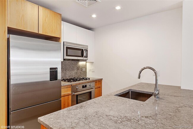 Foto del edificio - 264 Webster Ave
