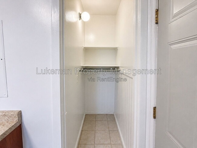 Building Photo - 525 Minor