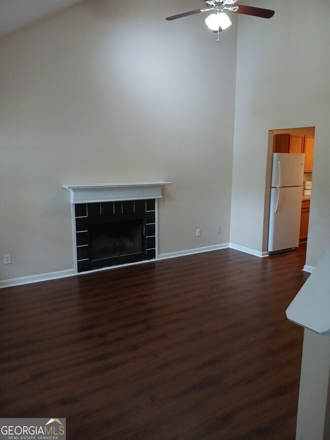 Foto del edificio - 125 Lakeview Trail