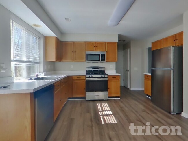 Foto del edificio - 4655 Queens Grove St