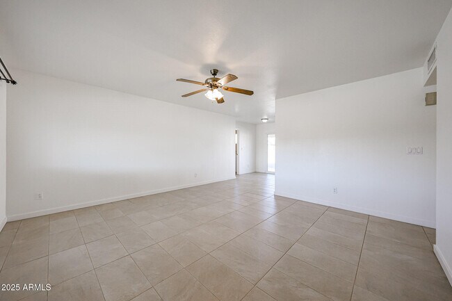 Foto del edificio - 7208 W Vogel Ave