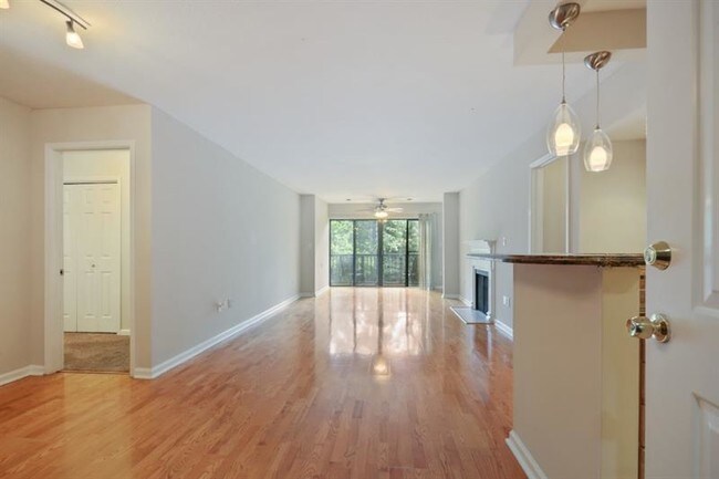 Building Photo - 1216 Pine Heights Dr NE