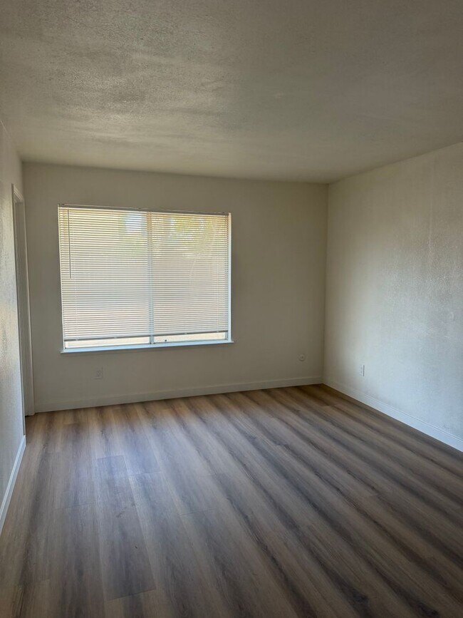 Building Photo - 7721 McClintock Way