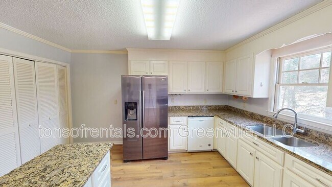 Foto del edificio - 710 Stallings Rd