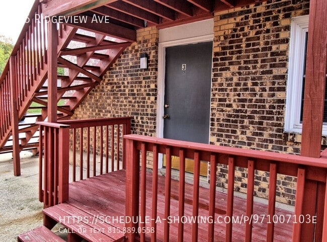 Building Photo - 335 Ridgeview Ave