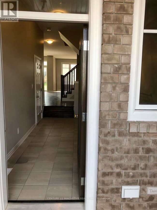 Building Photo - 1520 Davenport Cres