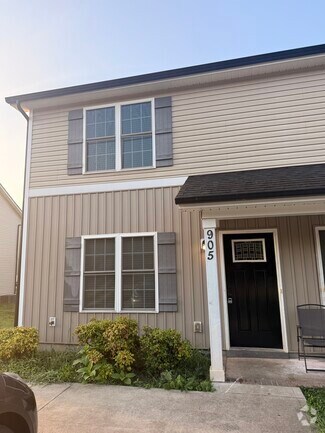 Building Photo - 905 Cedar St