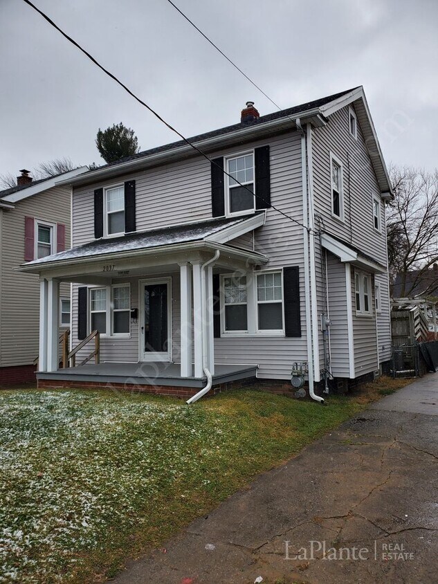 Primary Photo - Spacious West Toledo Home for Rent