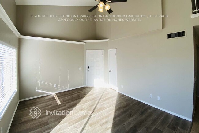 Foto del edificio - 1966 N Blackstone Dr