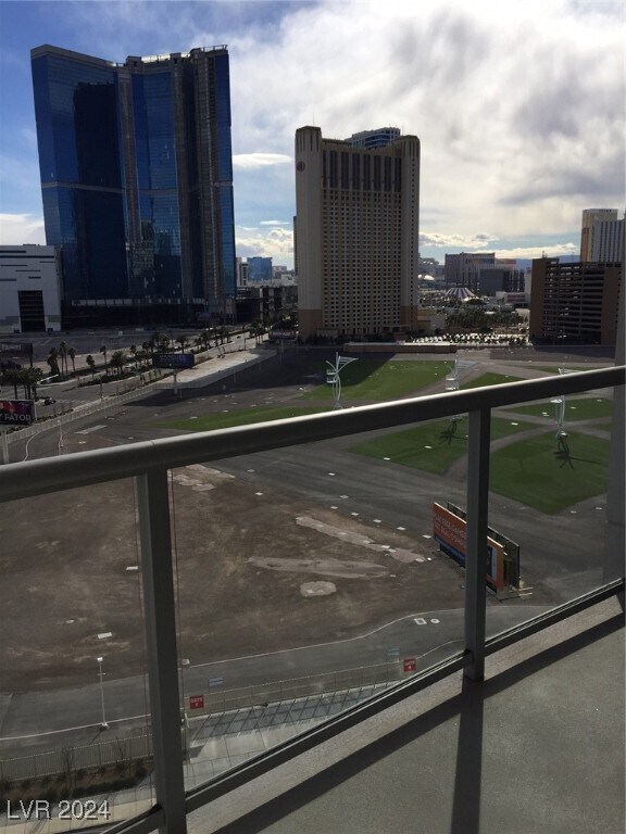 Primary Photo - 200 W Sahara Ave