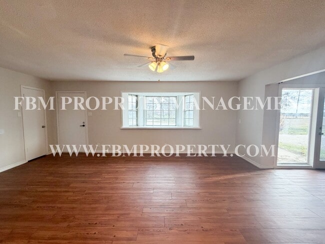 Foto del edificio - 107 Berrys Chapel Rd