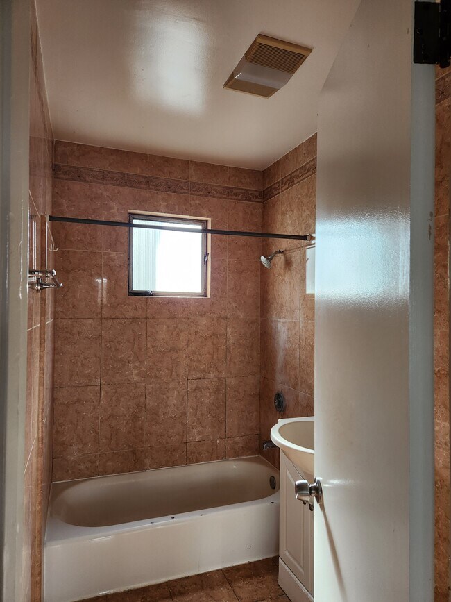 Foto del edificio - 1226 Gower N St