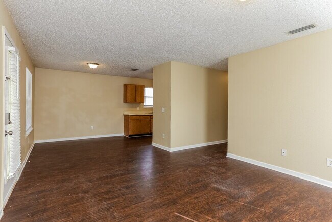 Foto del edificio - 1554 Brook Forest Dr