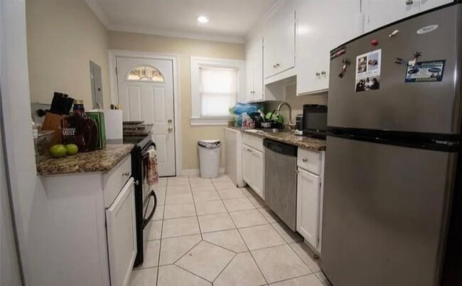 Building Photo - 607 Colonial Cir SE