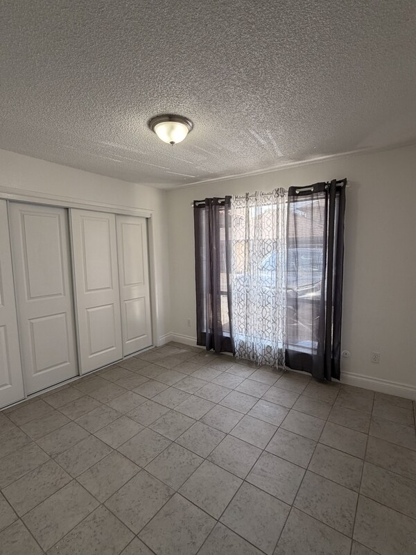 Foto del edificio - 3555 S County Center Dr