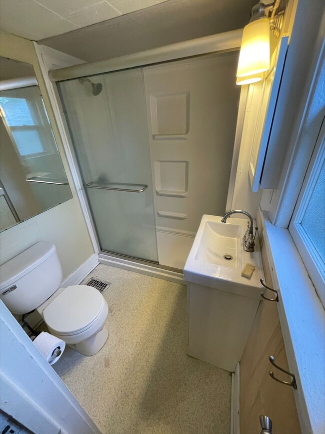 Building Photo - 606 W Iowa St