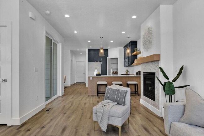 Foto del edificio - Modern Comfort & Rustic Charm in Prime Boi...