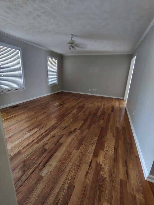 Foto del edificio - 692 Almondwood Pl