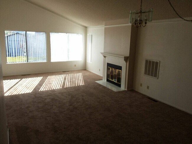 Building Photo - 114 Holly Way Pismo Beach