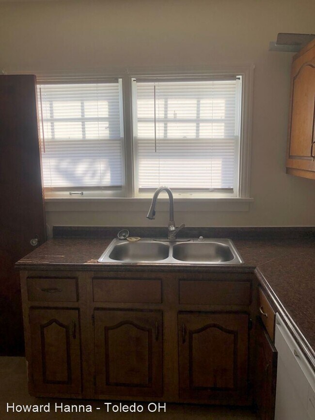 Building Photo - 3 br, 2 bath House - 555 Woodsdale Ave.