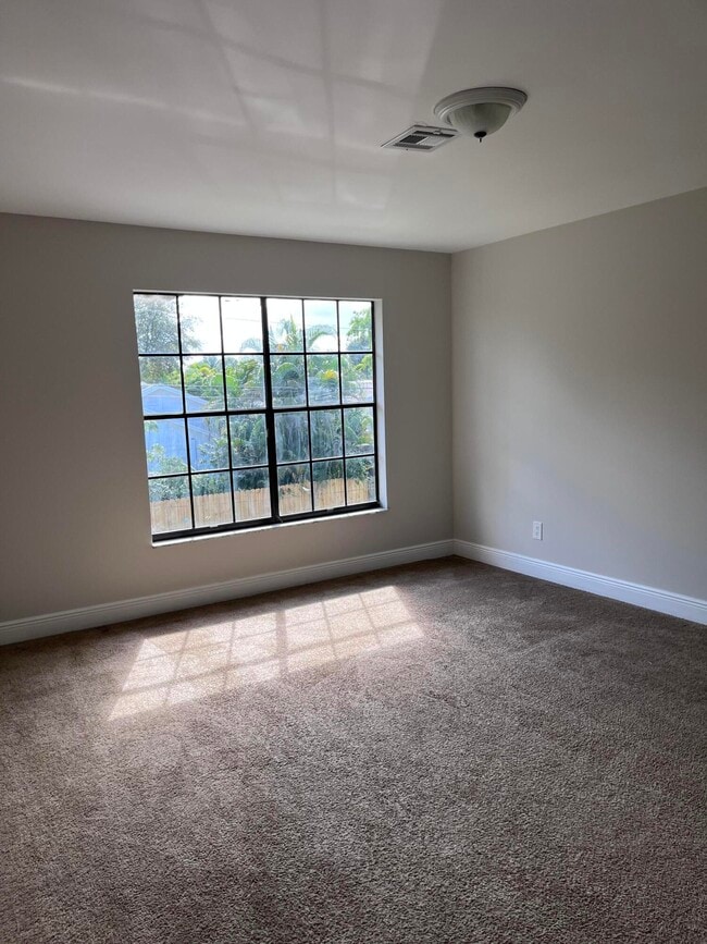 Building Photo - 8760 Lyndall Ln