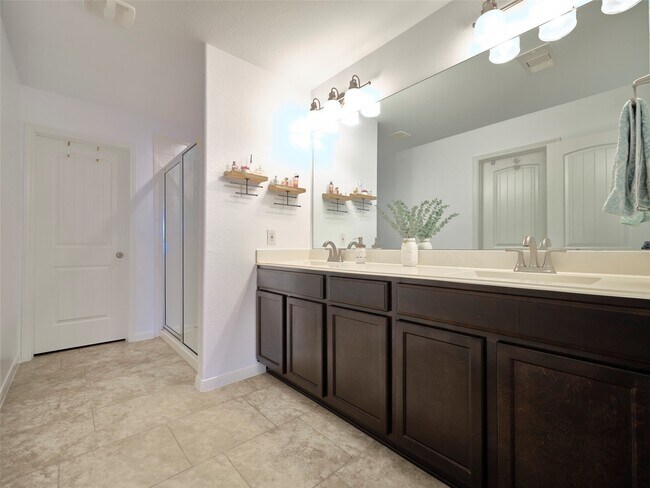 Foto del edificio - 12629 Pirate Bend Dr
