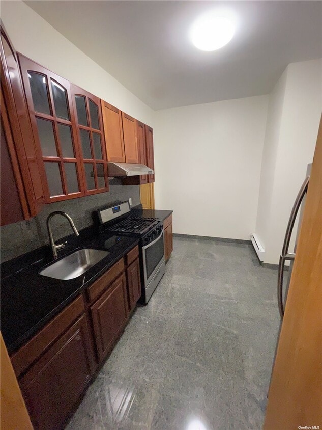40 N Village Ave, Rockville Centre, NY 11570 Room for Rent in