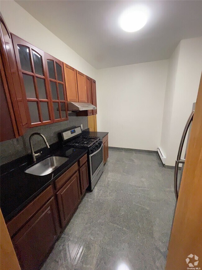 Apartments under 2,000 in Rockville Centre, NY 2 Rentals