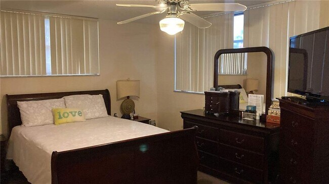 Foto del edificio - 8970 S Hollybrook Blvd