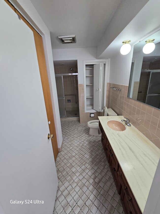 Building Photo - 401 S Grove Ave