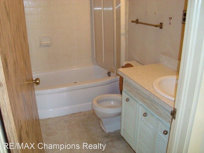 Building Photo - 3 br, 1 bath House - 2815 Tip Top Drive