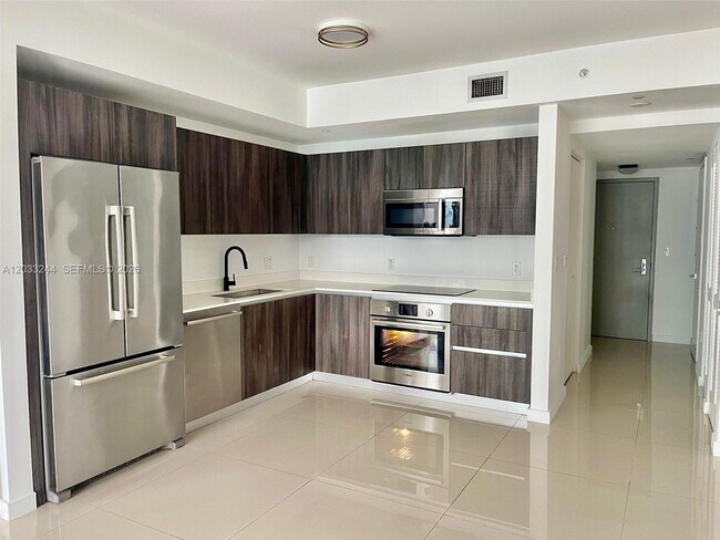 Foto del edificio - 488 NE 18th St