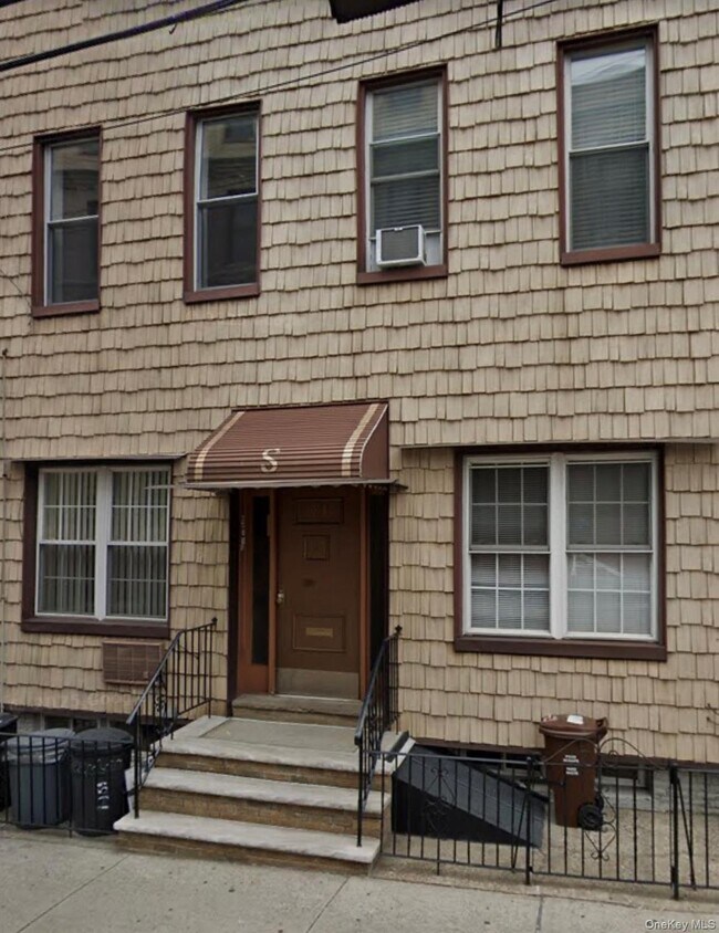 Foto del edificio - 19-39 Gates Ave