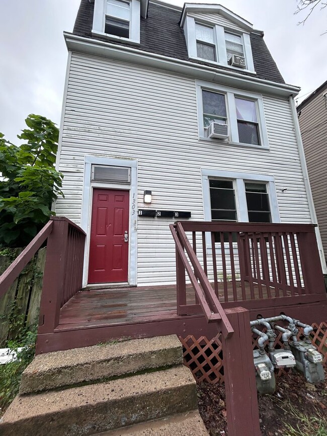 Building Photo - 1303 Woodland Ave